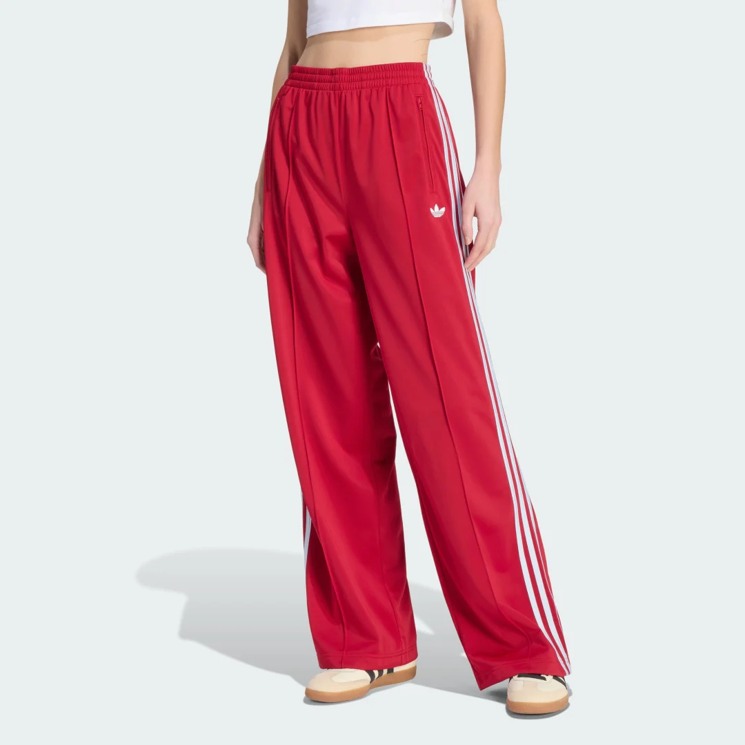 Detalle de Pantalón Firebird Loose de Adidas, Burgundy