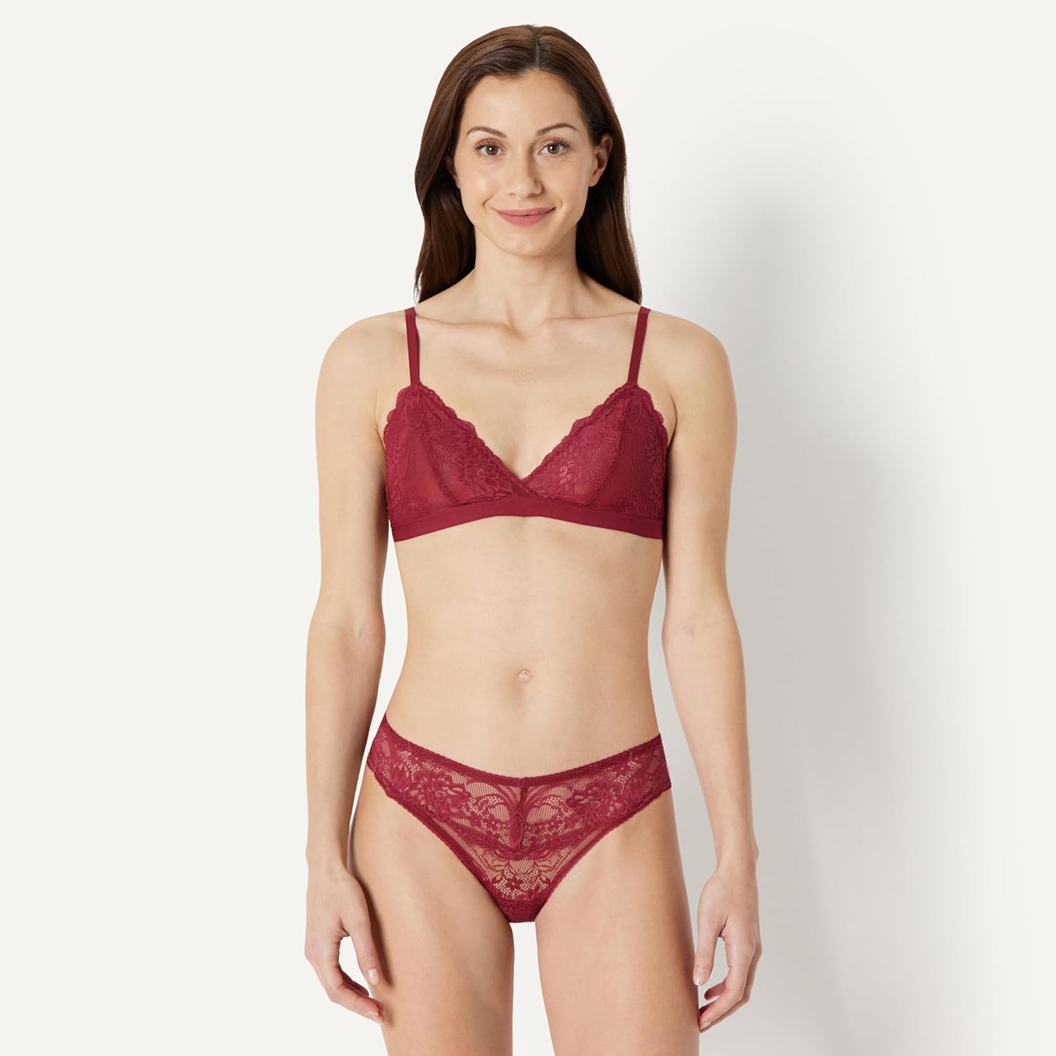 Thumbnail 4 de Amazon Essentials Women’s Stretch Galloon Lace Bikini Knicker (low-rise, full back coverage)