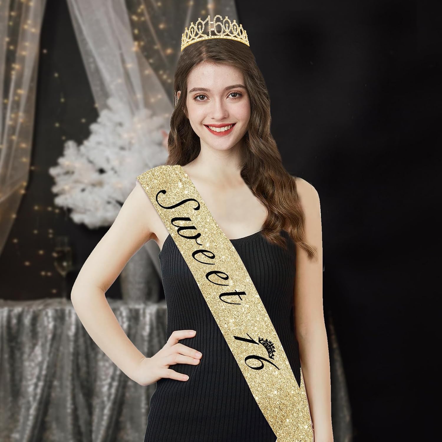 Detalle 2 de Amosking Sweet 16 birthday decorations set with 16 sash, tiara and gold number 16 candles