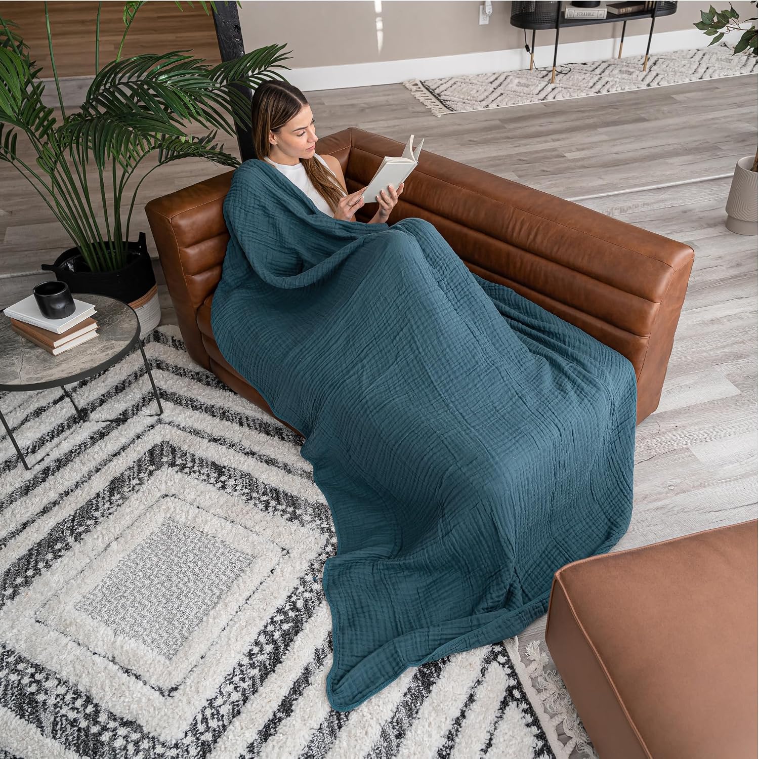 Detalle de Comfy Cubs Muslin Blanket for Adults — Twin 90" x 66", 6-Layer Soft & Lightweight
