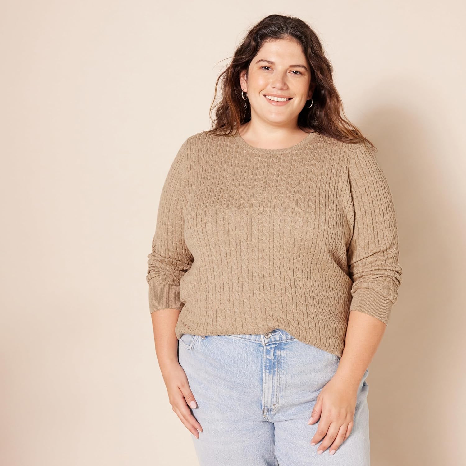Thumbnail 4 de Amazon Essentials women’s lightweight cable knit long-sleeve crewneck jumper (plus sizes available)