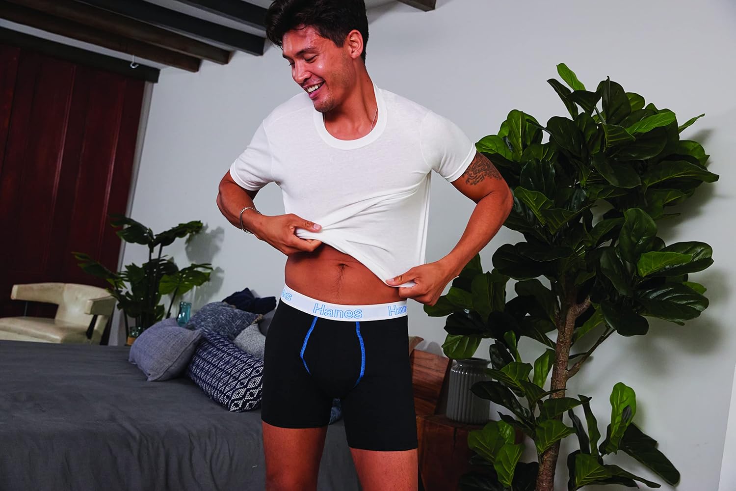 Thumbnail 6 de Hanes Men's Undershirt Packs: Stay-Tucked Soft Cotton, Classic Fit
