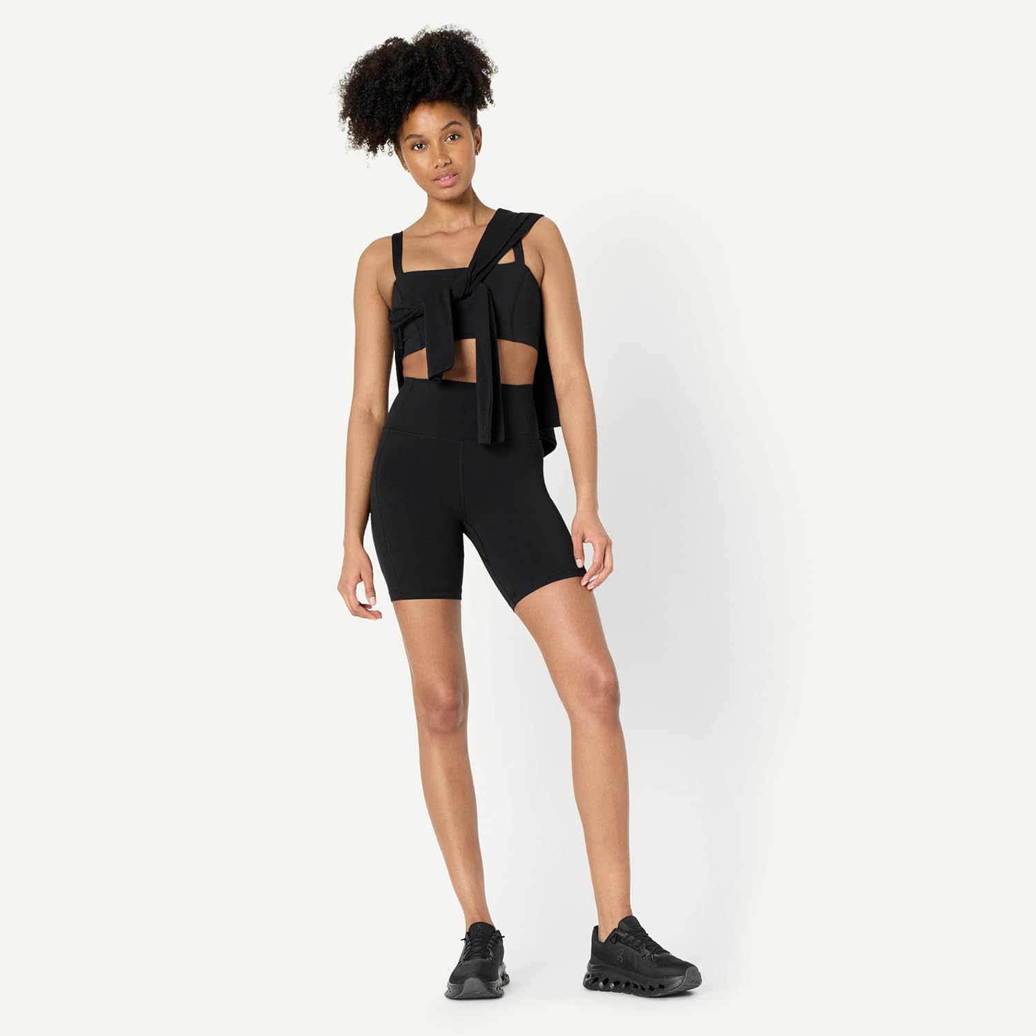 Thumbnail 2 de Amazon Essentials Damen Sportliche FormFlex-Radlerhose mit Taschen und Hoher Taille, 17,8 cm Beininnenlänge (DE Größe S)