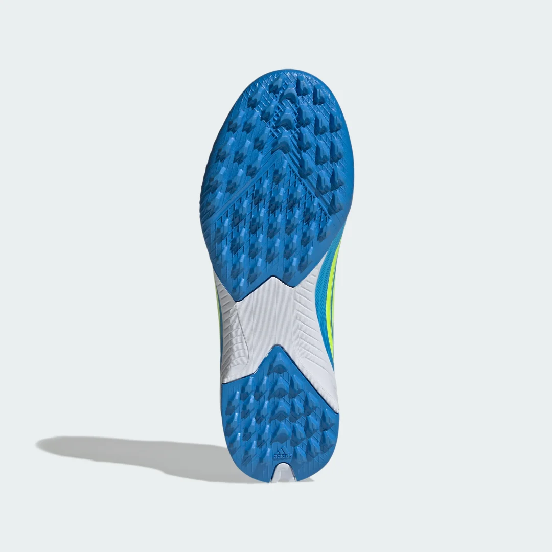 Detalle de Adidas F50 LEAGUE: Zapatillas de fútbol de moqueta para niños, color azul