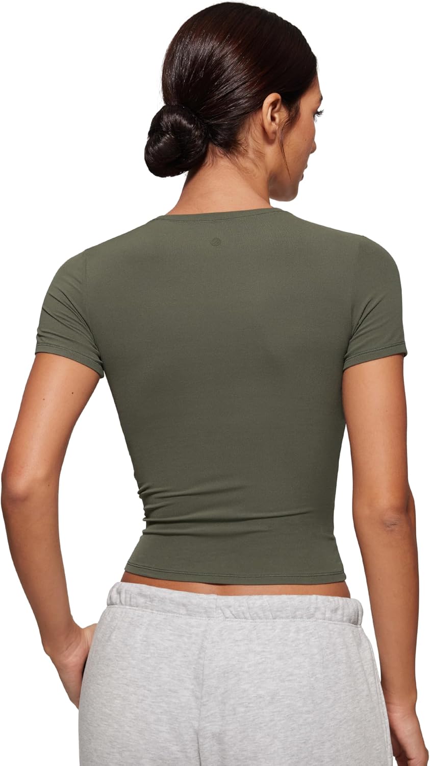 Detalle 2 de CRZ YOGA Softembrace going-out slim-fit T-shirt for women with high crew neck