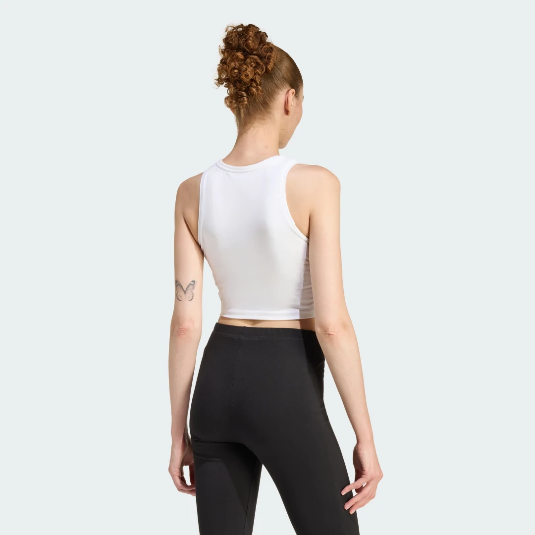 Detalle 2 de Camiseta acolchada Essentials 3 Stripes – Adidas
