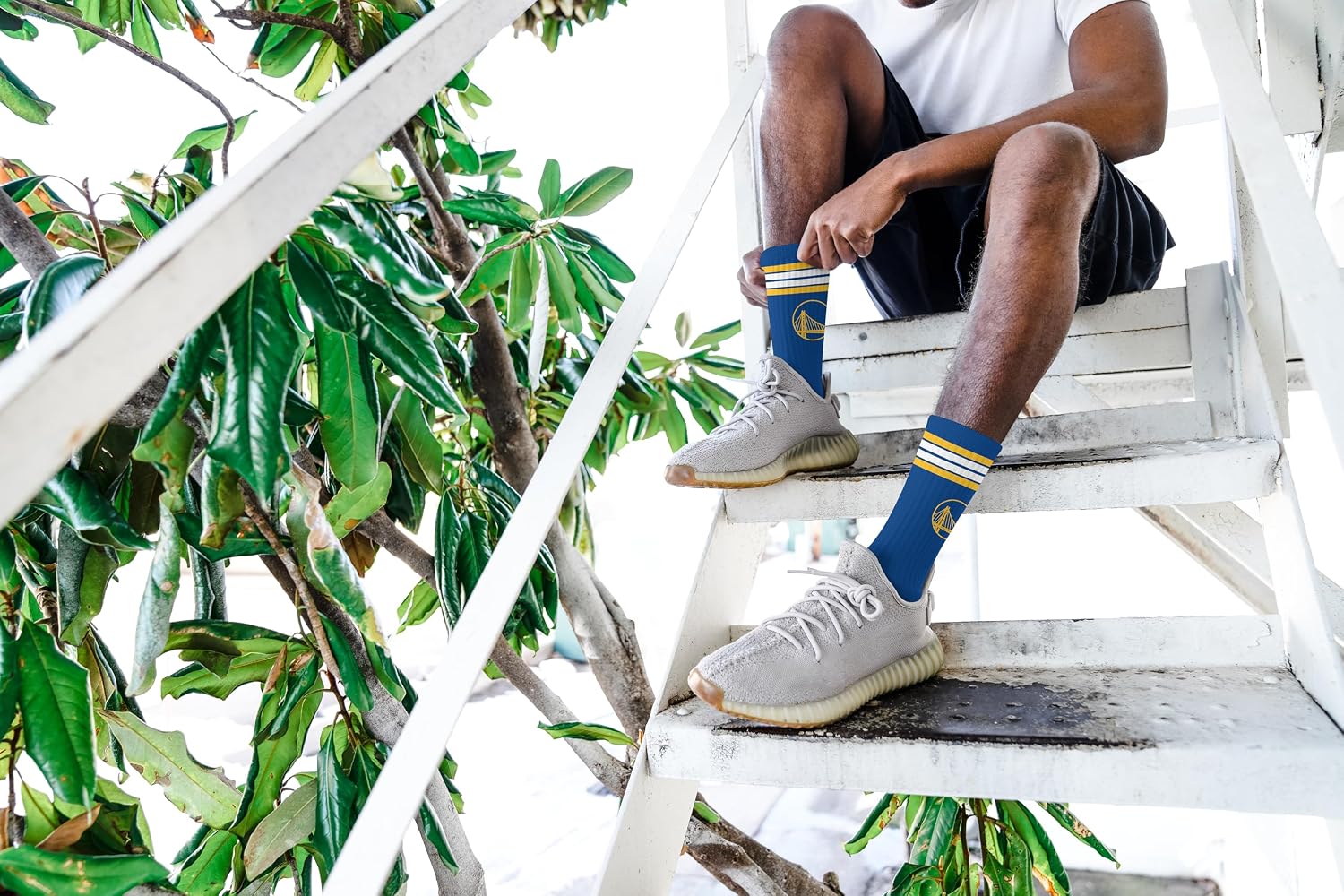 Detalle 2 de For Bare Feet Golden State Warriors Deuce Crew Sock (Team Color, 4 Stripe) — Medium