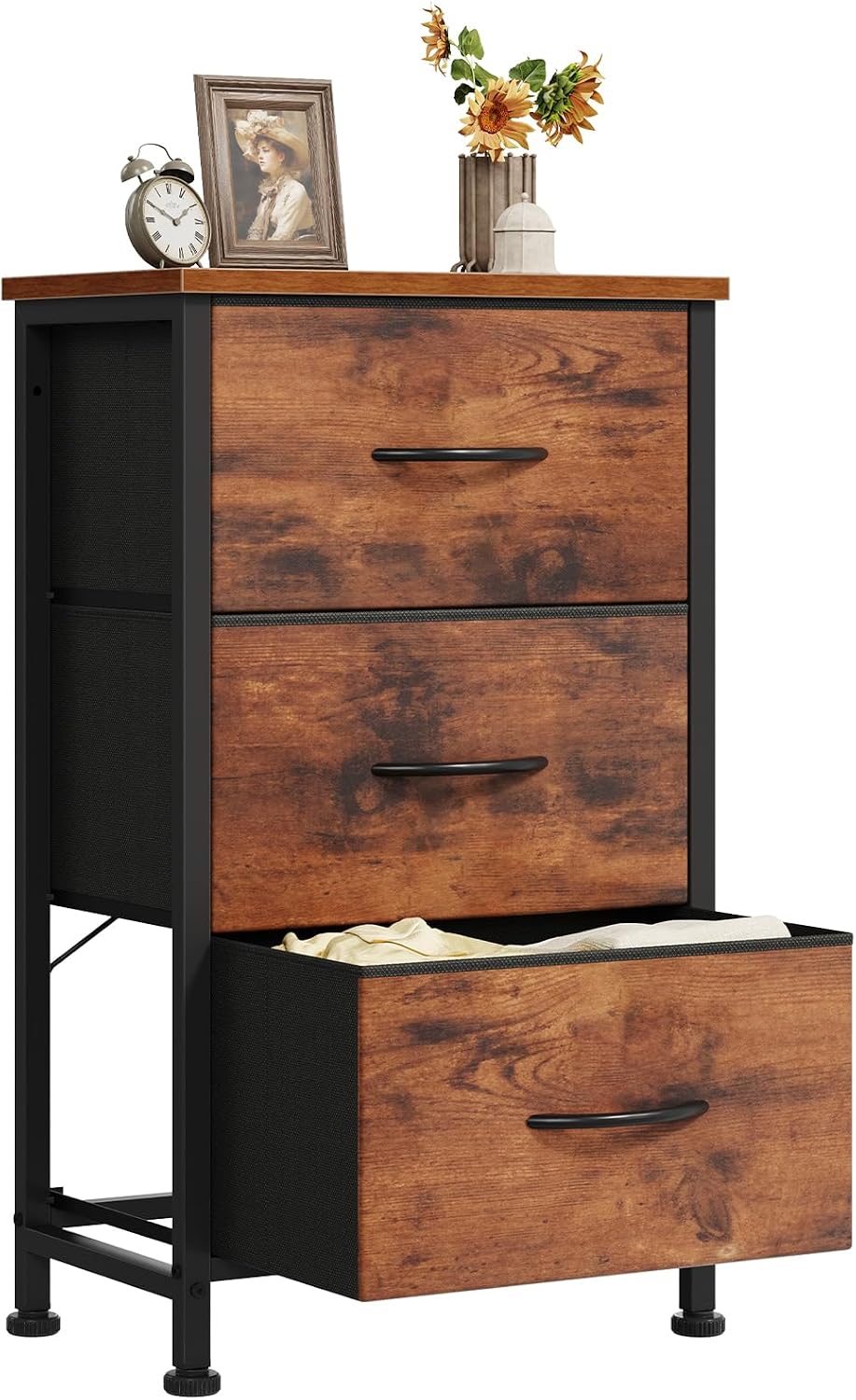 Detalle de DUMOS 3-Drawer Nightstand