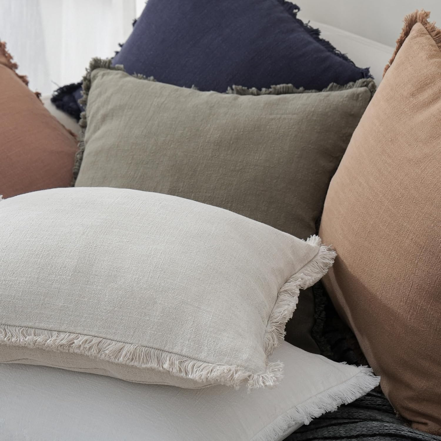 Detalle de Foindtower 2-Pack Decorative Linen Fringe Throw Pillow Covers (26x26) – Natural Beige