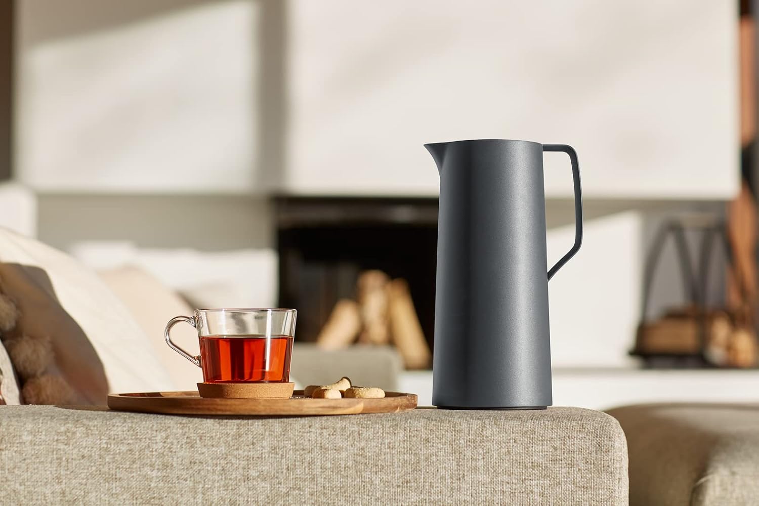 Detalle de Emsa Motiva Thermoskanne 1l – Isolierkanne mit Quick-Press-Verschluss, Glaskolben, Nordic Design