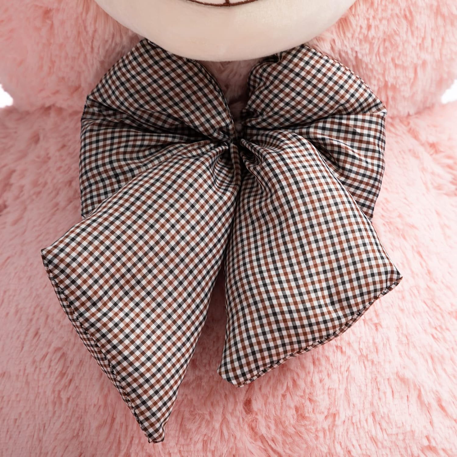 Detalle de HollyHOME Giant Pink Teddy Bear (47 Inches): A Soft, Versatile Plush for Hugging, Decorating and gifting