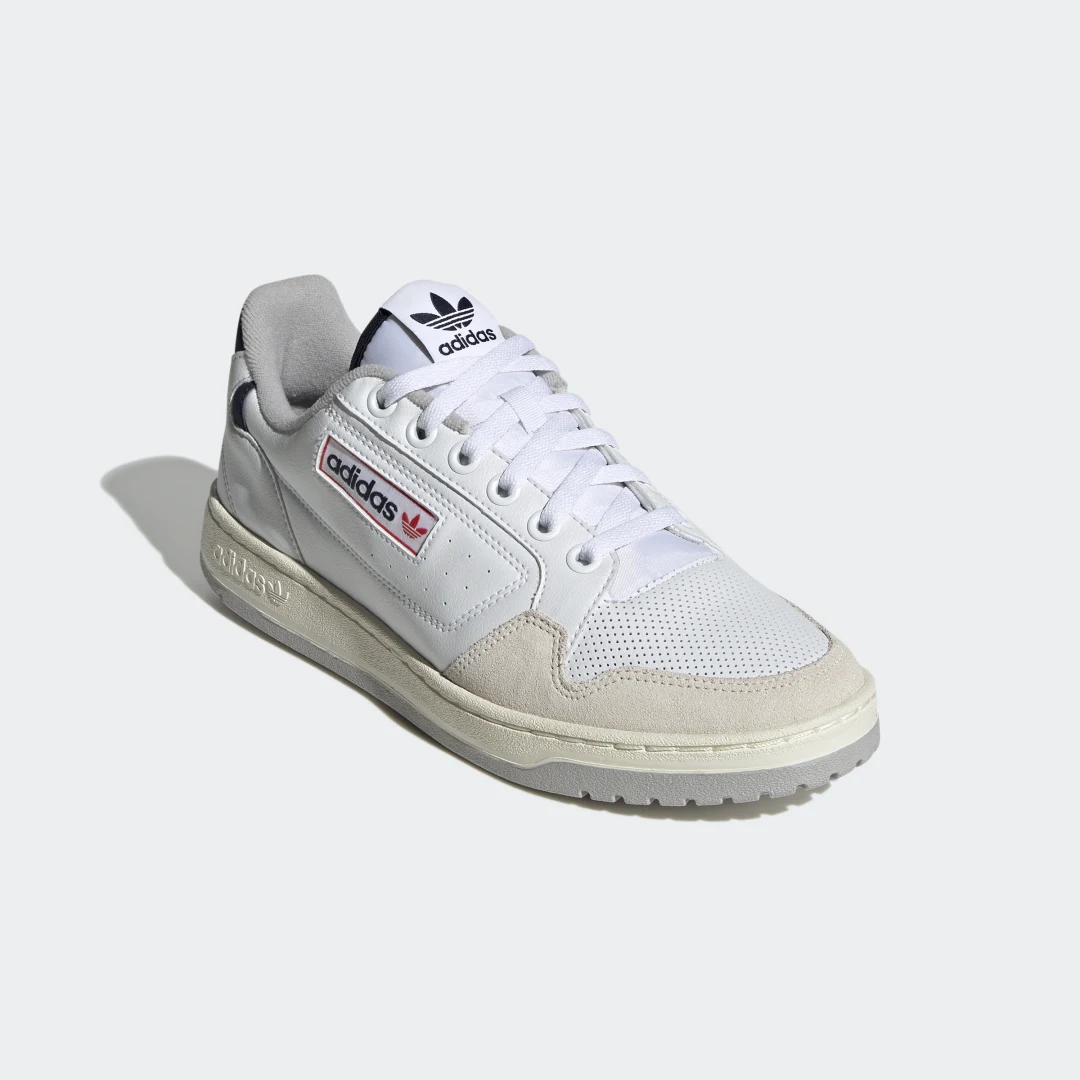 Detalle de Adidas Zapatilla NY 90: estilo limpio y versátil en blanco