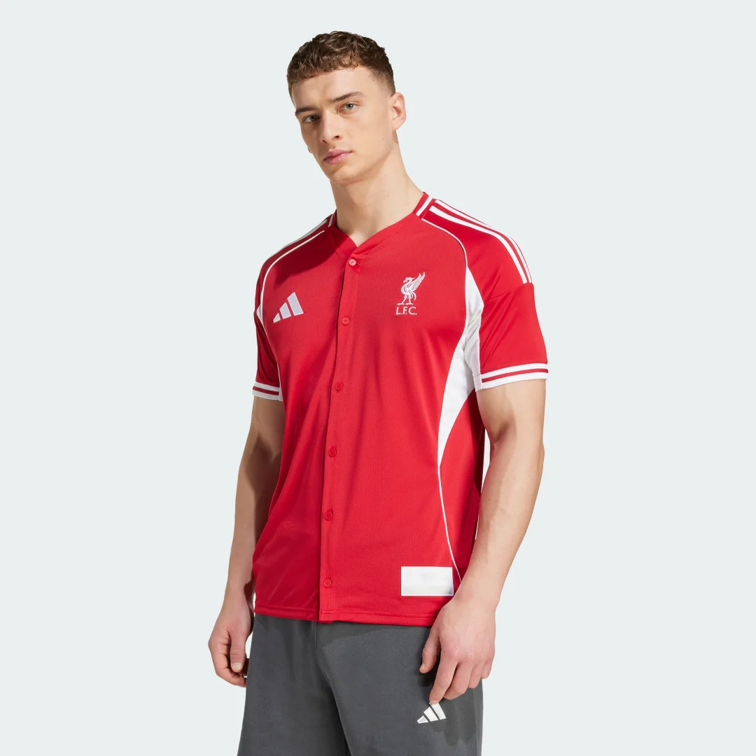 Detalle de Camiseta del Liverpool FC US Pack de Adidas