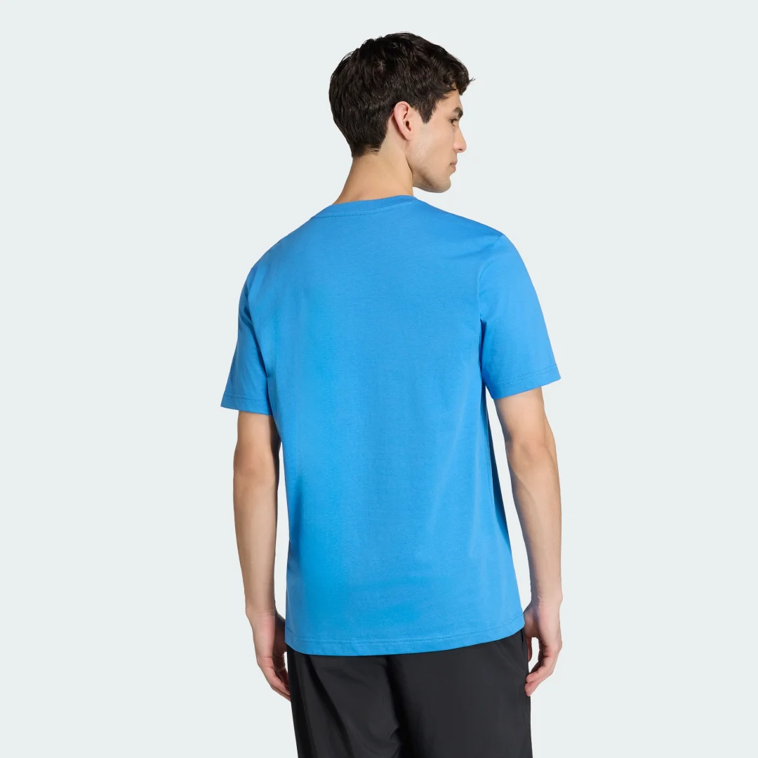 Detalle de Camiseta estampada Summer Slide Trim de Adidas: estilo y comodidad en color Azul