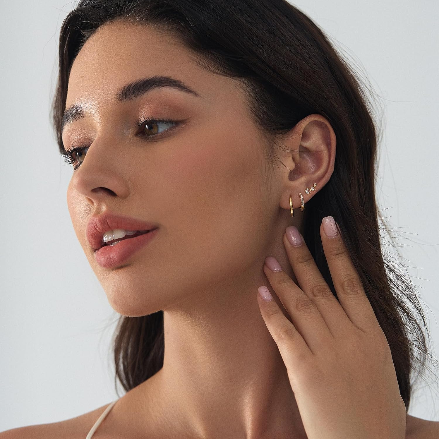 Detalle de YEEZII Stud Earrings 14K Gold Plated