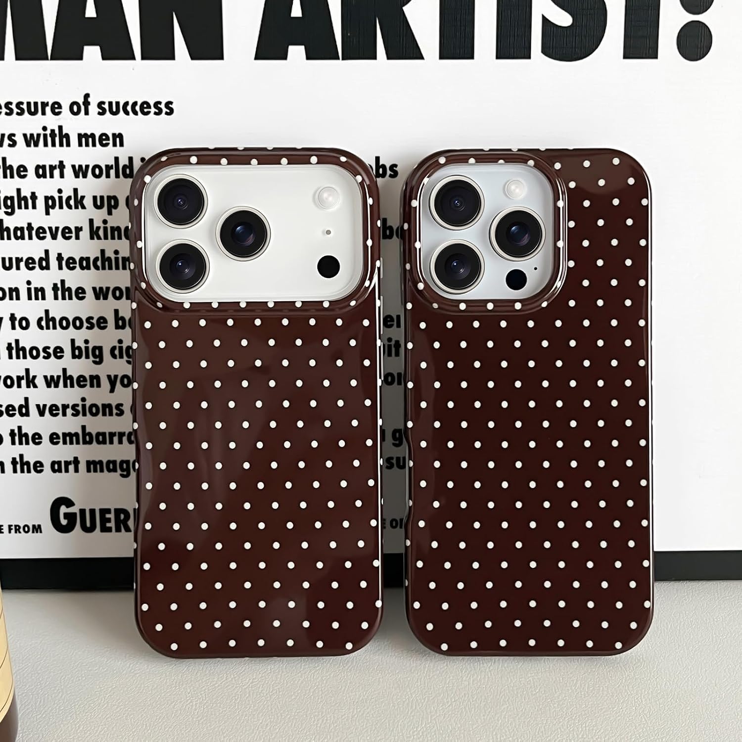 Thumbnail 6 de iPhone 16 Pro polka dot case