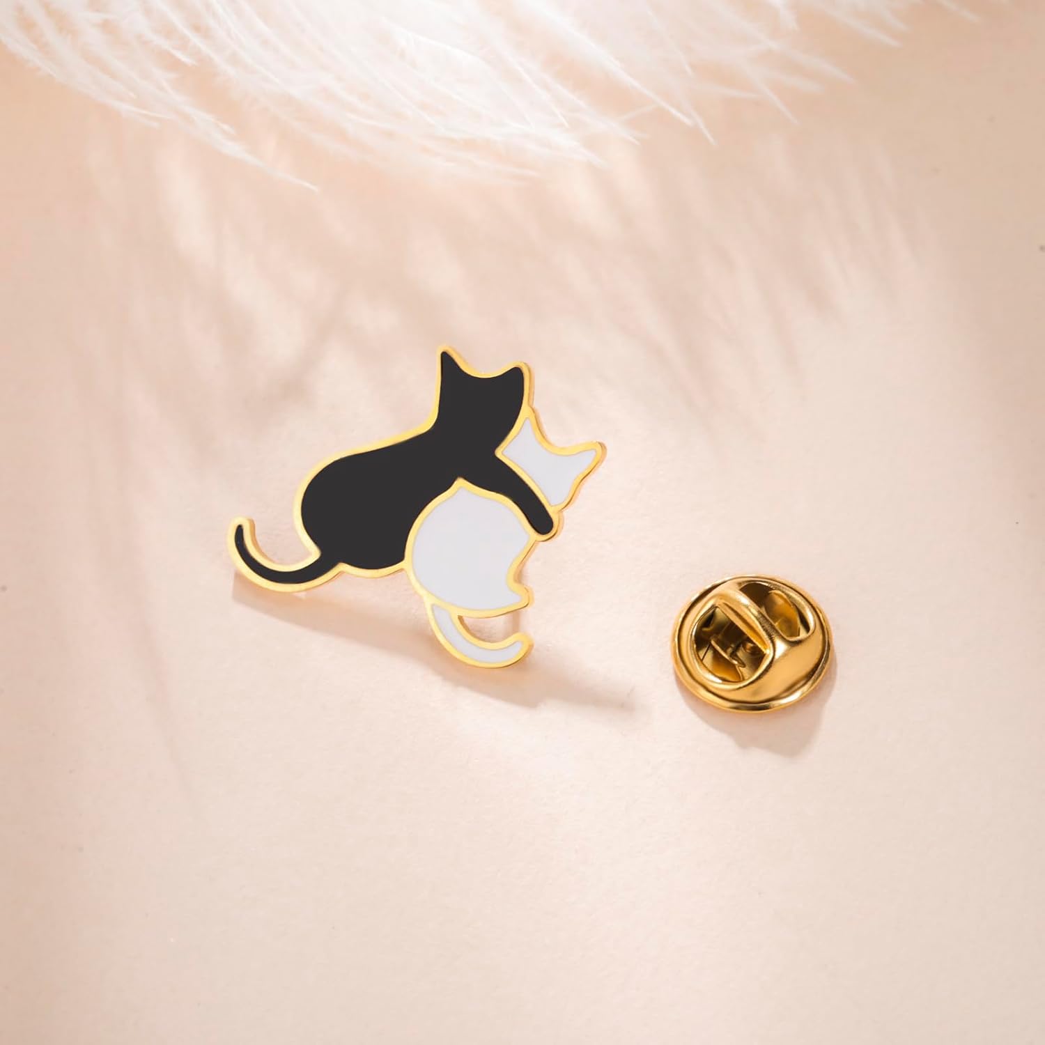 Thumbnail 3 de Dreamtimes Katzenbrosche & Hundebrosche als Anstecknadel aus Edelstahl – Motiv Katze und Hund kuscheln