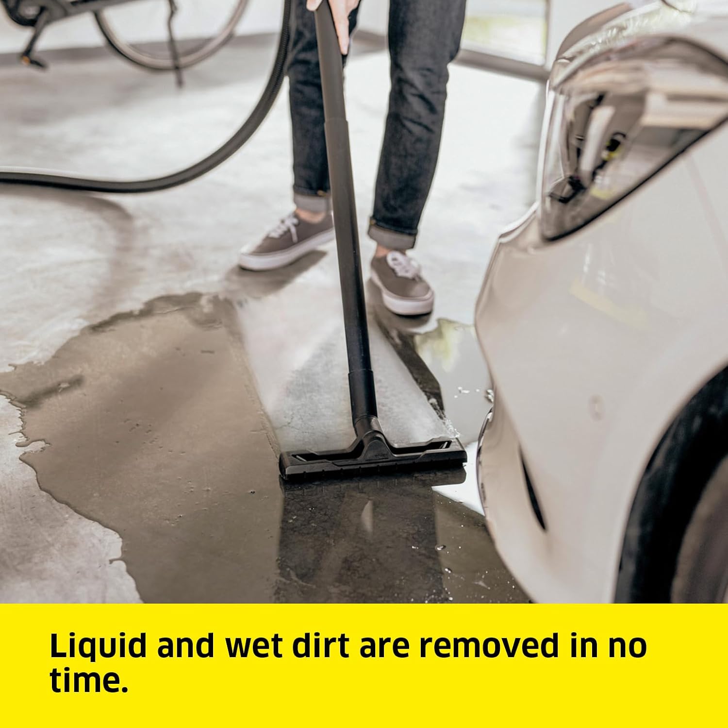 Detalle de KÄRCHER WD 4 Wet & Dry Vacuum Cleaner — Practical 1000W Companion for Home, Garden and Workshop