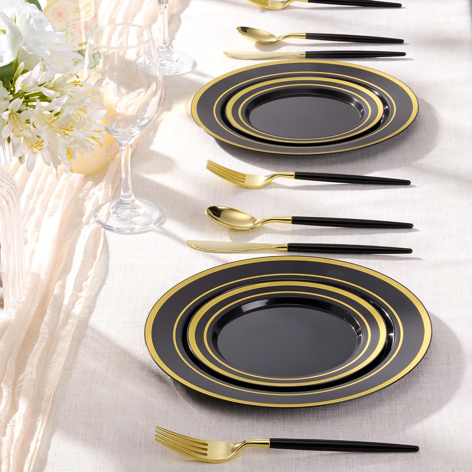 Detalle de Goodluck LJDCS-90/150 Black and Gold Disposable Plastic Cutlery Set, 150 Pieces