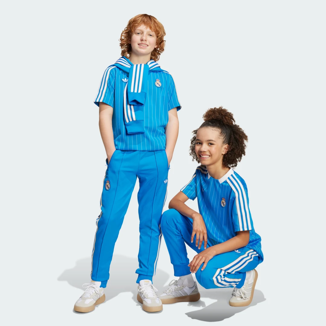 Detalle de Pantalón Real Madrid Terrace Icons de Adidas — azul, estilo y confort para aficionados