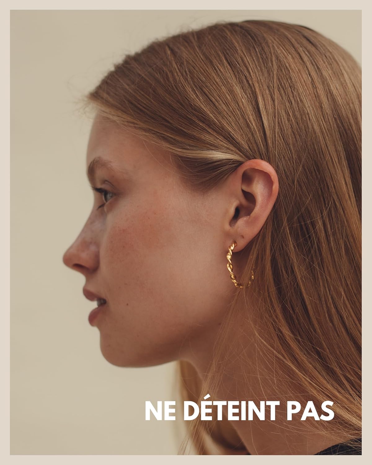 Detalle de GD GOOD.designs EST. 2015 Créoles torsadées en or pour femmes – Twisted Hoop en acier inoxydable 18K – 20mm ou 28mm