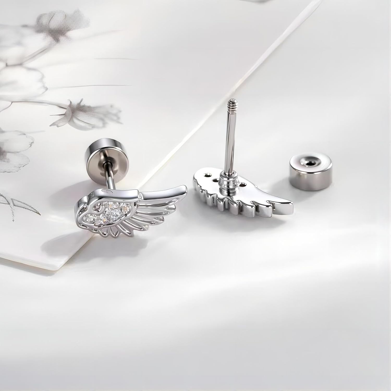 Detalle 2 de Angel Wing Stud Earrings in Stainless Steel