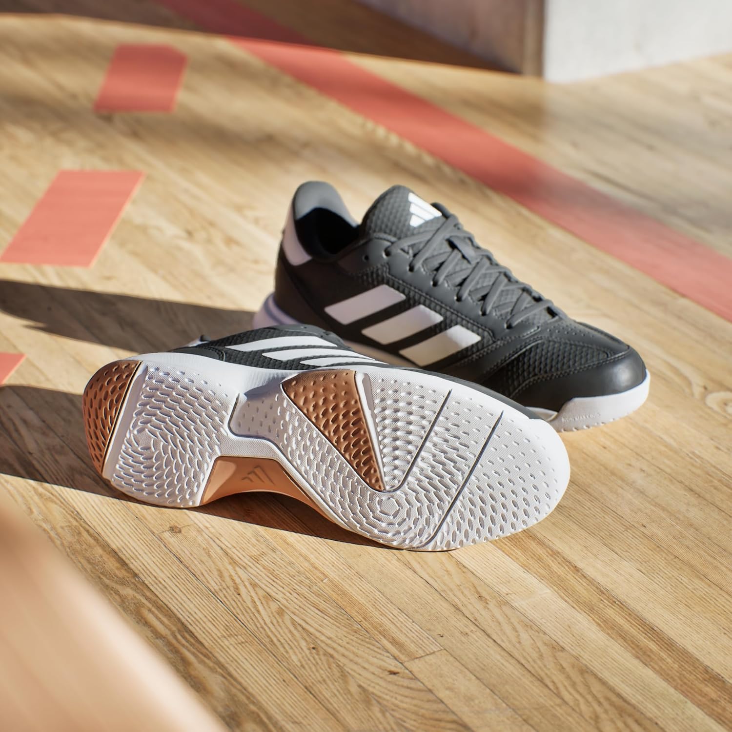 Thumbnail 2 de adidas Men’s Ligra 8 Indoor Schuh – Reguläre Passform, atmungsaktiv & robust