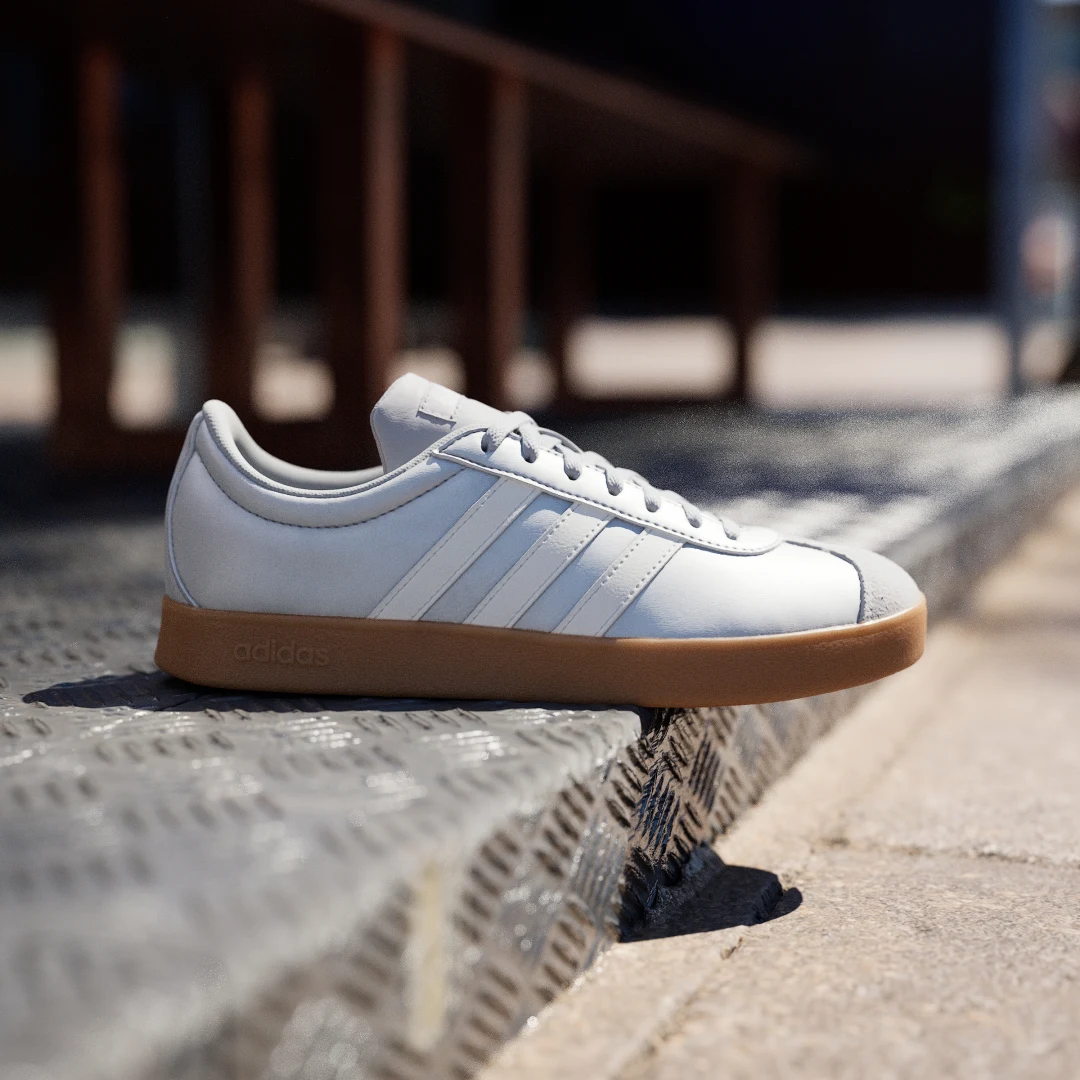 Detalle 2 de Adidas VL Court Base: zapatilla versátil en color plateado para uso diario