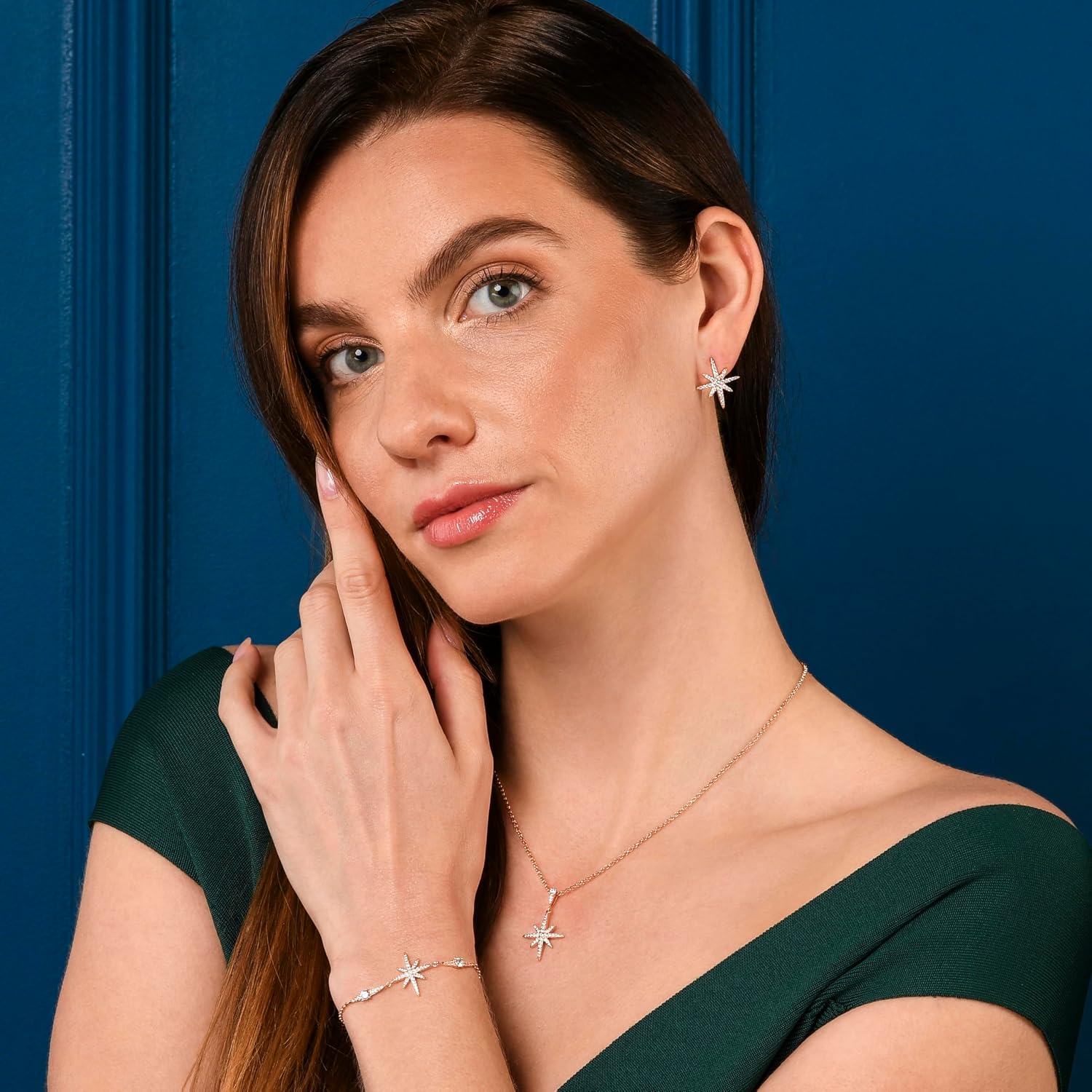 Detalle de Collier étoile polaire Namana pour femme en plaqué or rose, zircons pavés (avec écrin cadeau)
