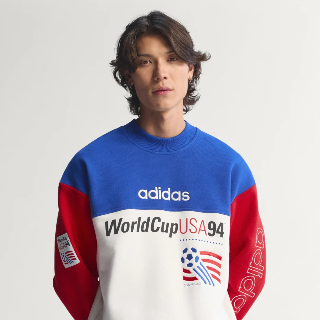 Detalle de Sudadera con estampado azul de Adidas