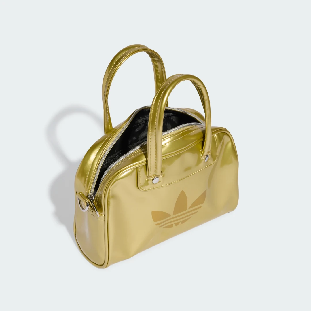 Detalle 2 de Bolso estilo bowling Adicolor Mini de Adidas – color Oro