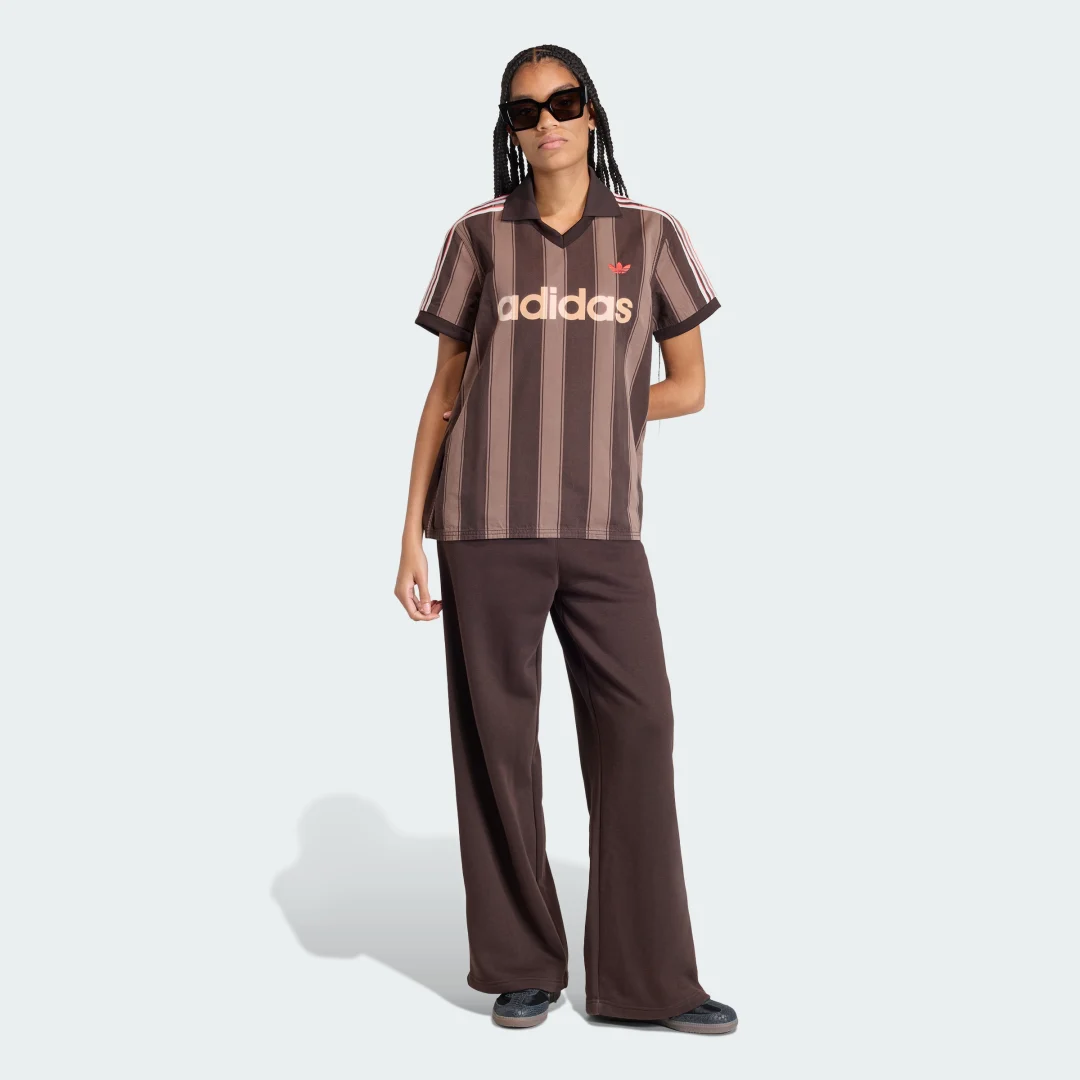 Detalle de Camiseta de fútbol de sarga Adidas – color Marrón