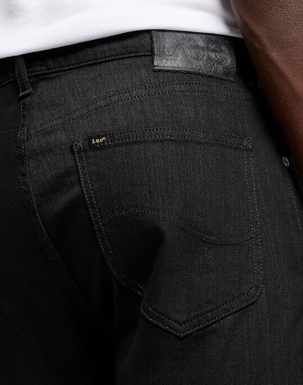 Detalle 2 de Lee Men's Modern Series Relaxed-fit Bootcut Jeans