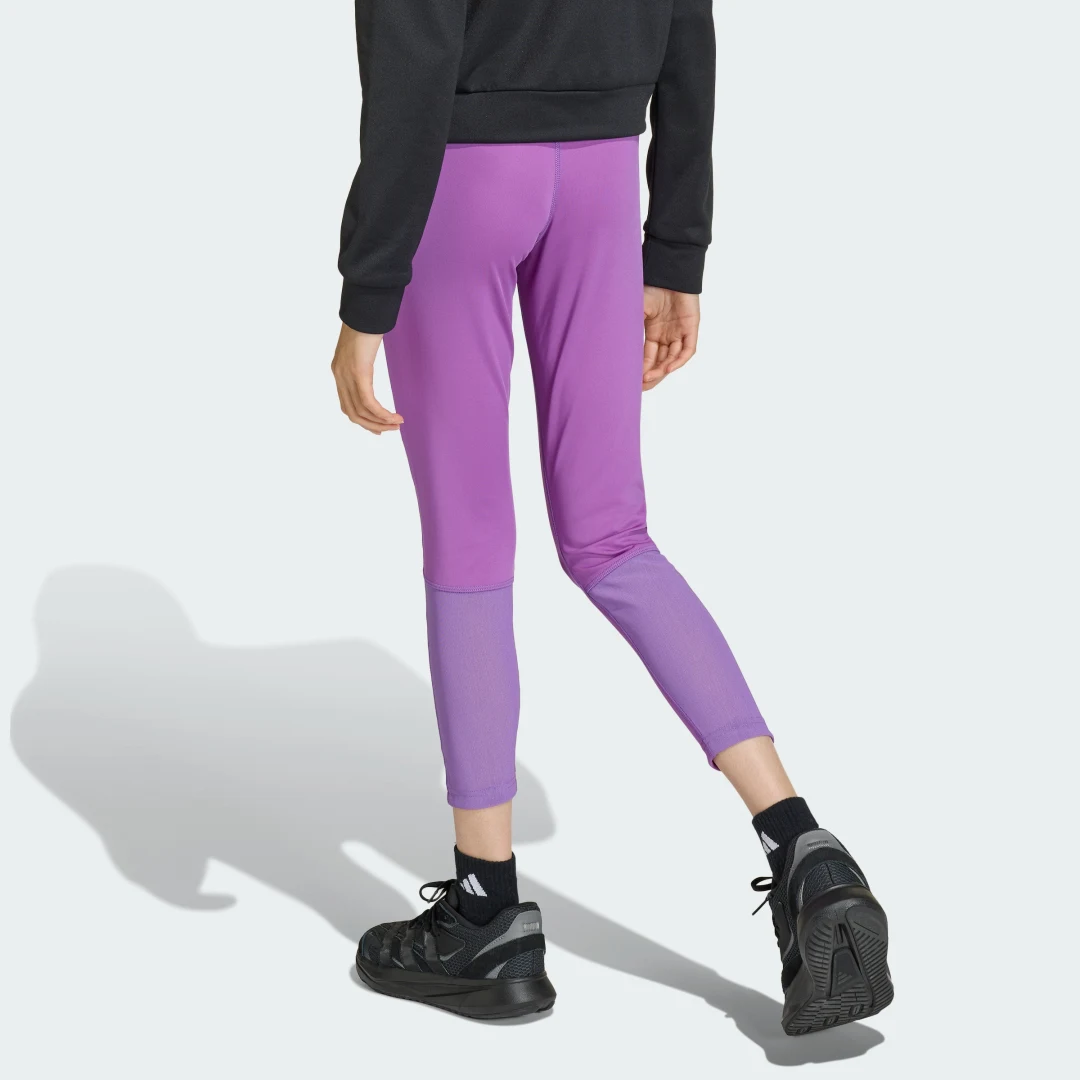 Detalle 2 de Mallas Techfit 7/8 de Adidas – color violeta