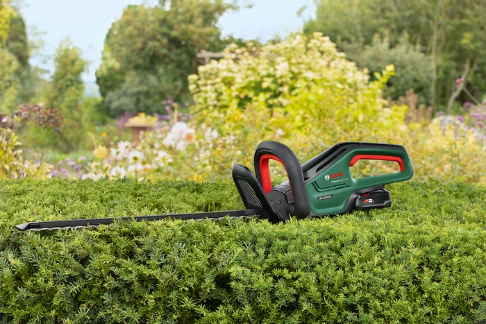 Thumbnail 15 de Bosch Universal HedgeCut 18v-50 (ohne Akku) – kompakte Heckenschere für Hecken bis 20 mm Astdicke