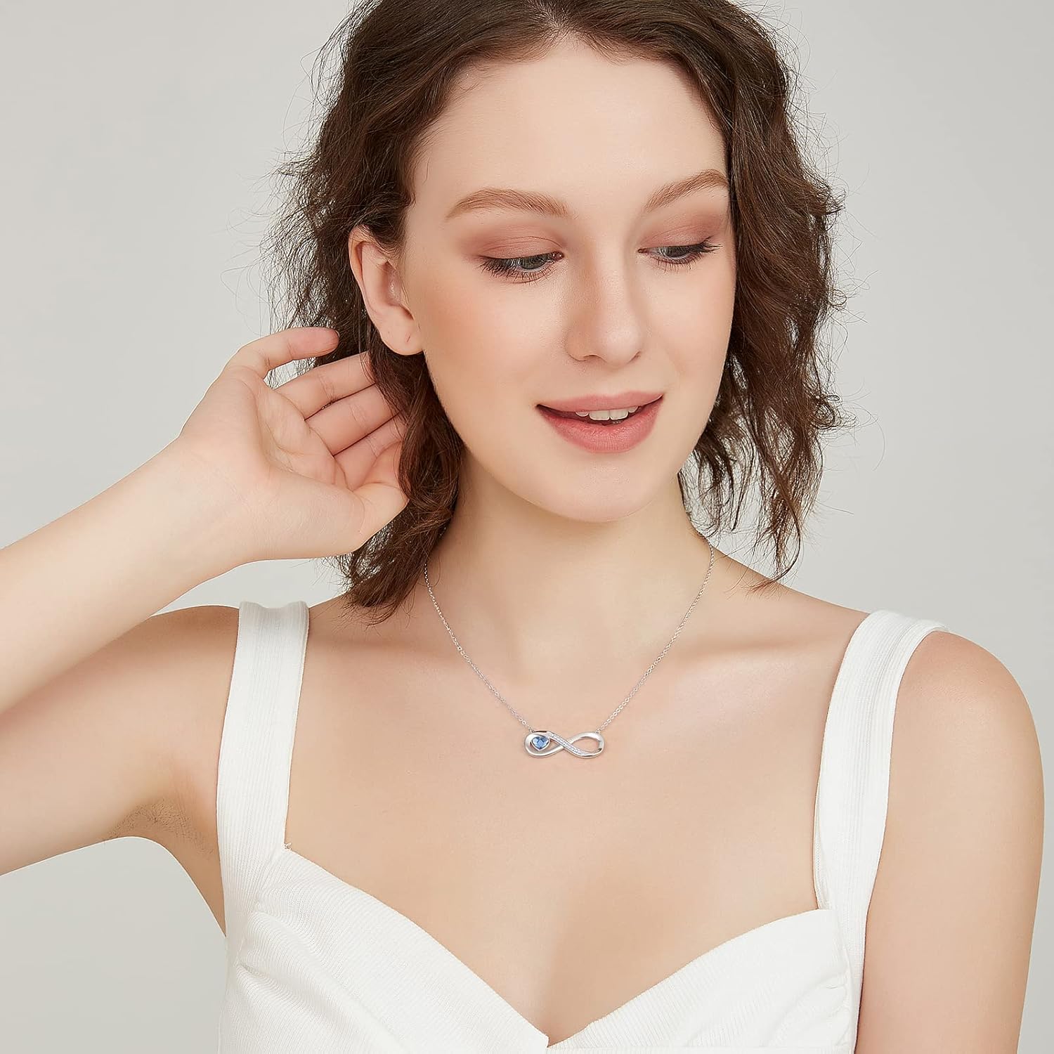 Detalle de LOUISA SECRET Collana Donna Argento 925, Ciondolo Cuore Infinito con Opale – Regalo elegante e ipoallergenico