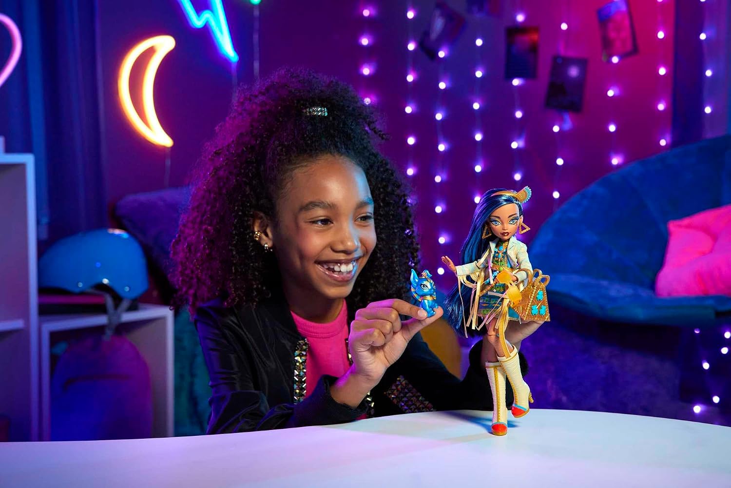 Detalle 2 de Monster High Cleo De Nile HHK54 modedocka med hund och accessoarer