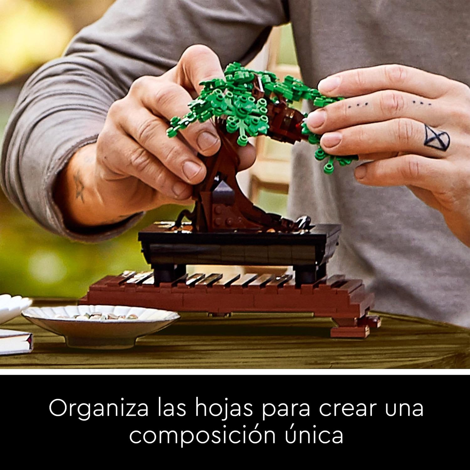 Detalle 2 de LEGO Botanicals Bonsái 10281 — Maqueta para adultos, decoración y regalo sostenible