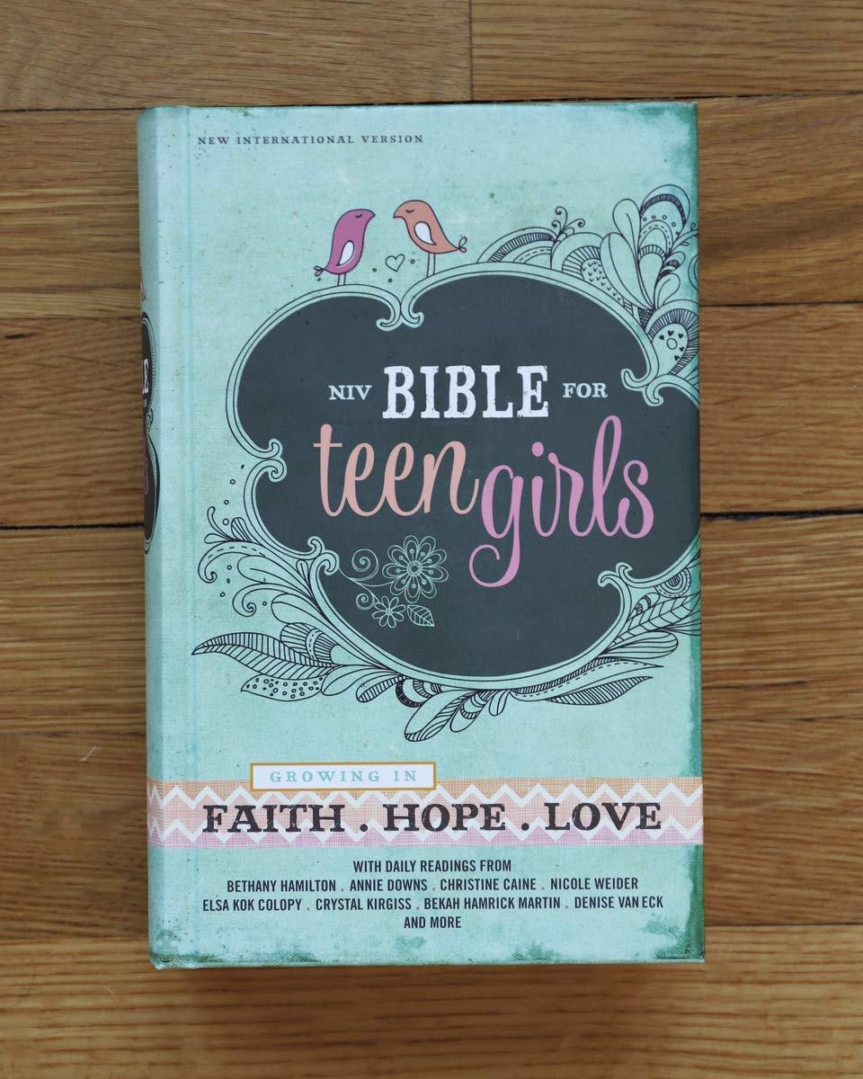 Detalle 2 de Zondervan NIV Bible for Teen Girls, Hardcover with Daily Readings and Life Advice