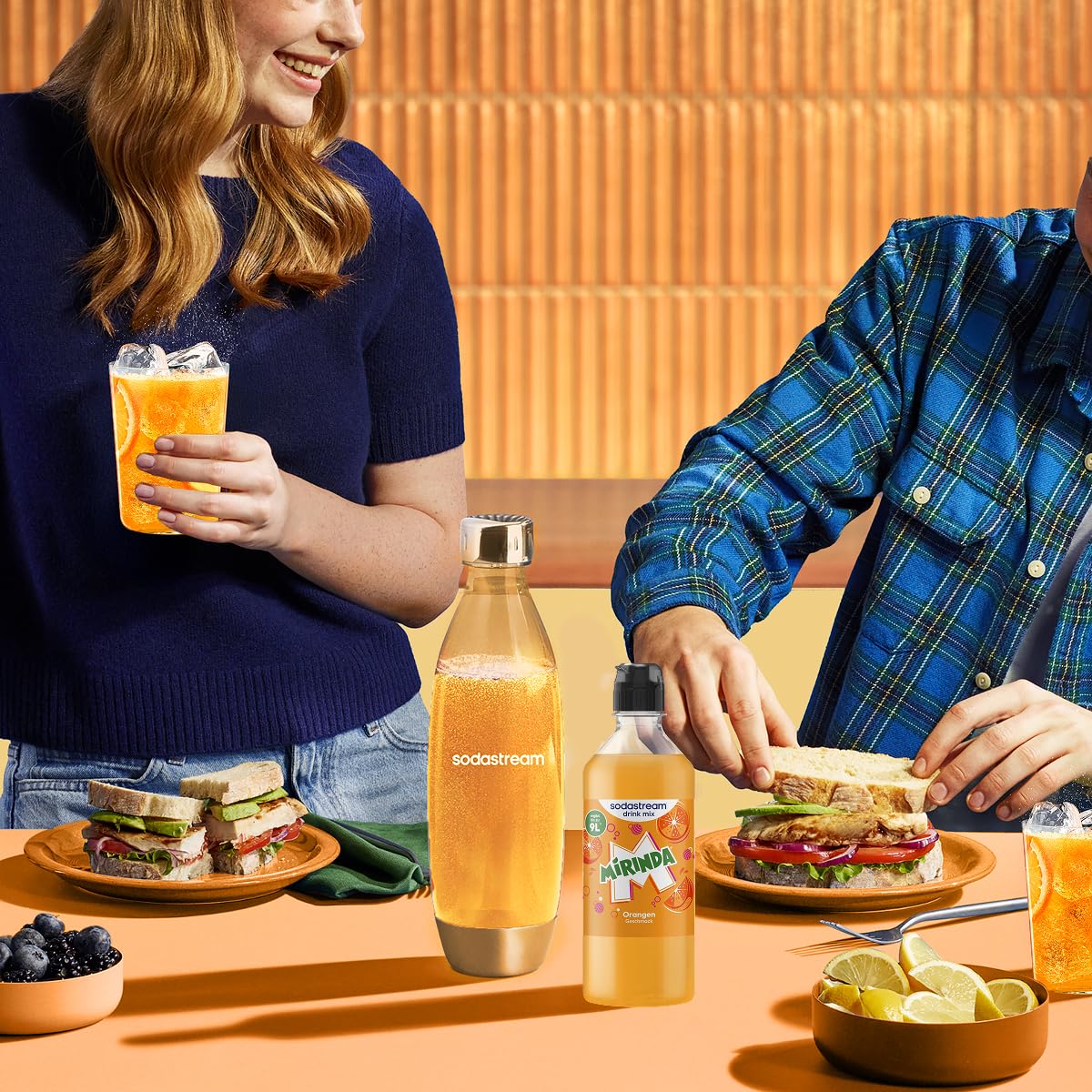 Detalle 2 de Sodastream drink mix Mirinda – Sirup (4 x 440 ml) für sprudelndes & stilles Wasser, ergibt bis zu 9 L Getränk
