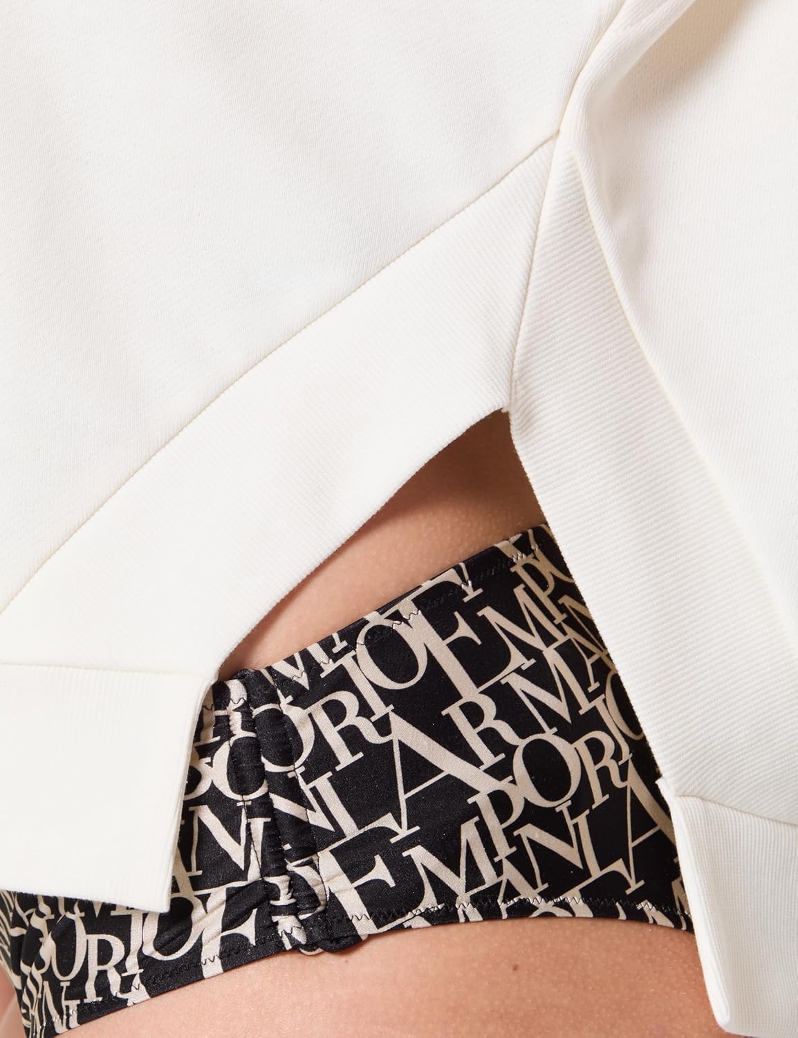Detalle 2 de Emporio Armani Sweatshirt T-Shirt Donna – stile semplice e comfort premium