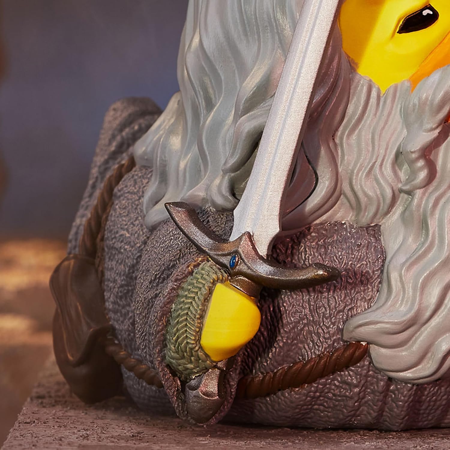 Detalle de TUBBZ NS4631 – winylowa kaczka Gandalf z „Władcy Pierścieni”, edycja pudełkowa