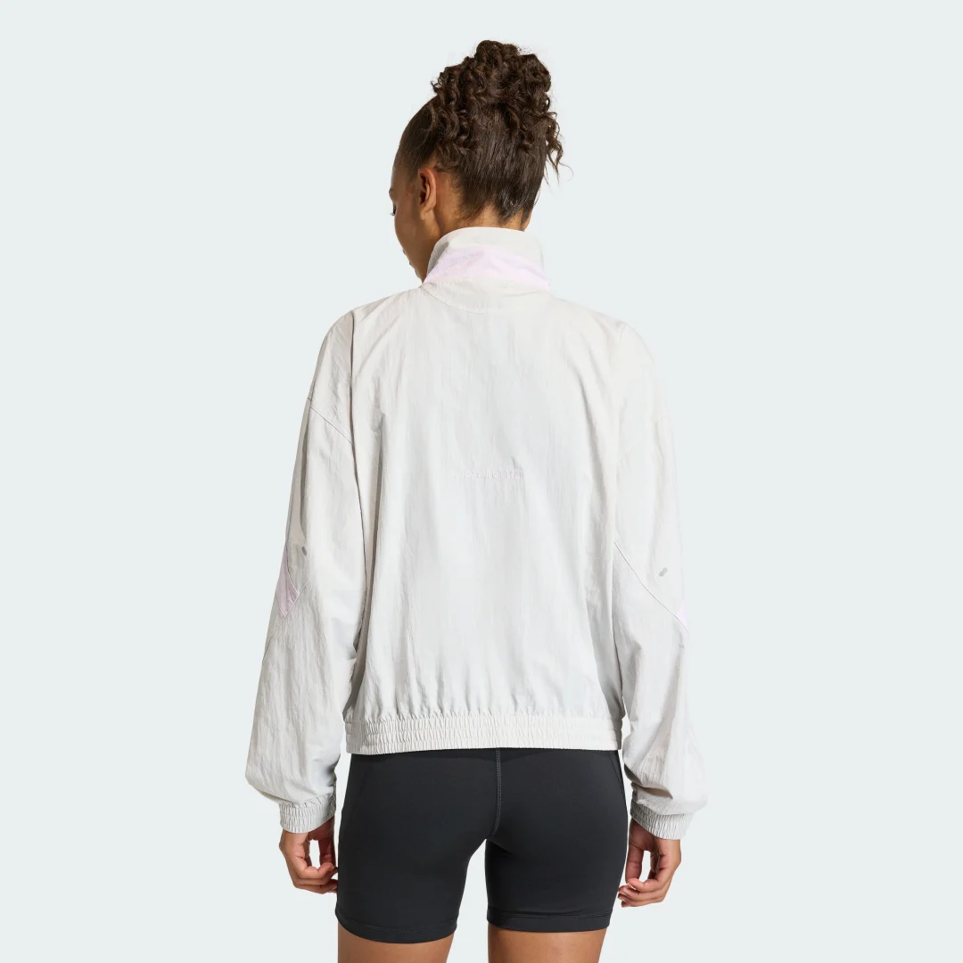Detalle de Chaqueta adi365 Cheering de Adidas: estilo y comodidad en gris