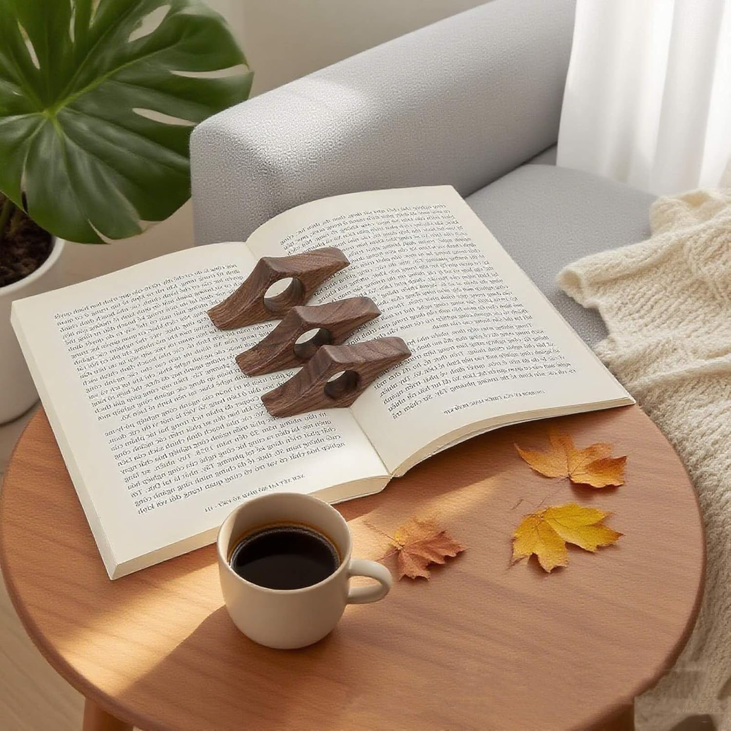 Thumbnail 2 de Handmade Walnut Page Holder Thumb Ring Book Holder – wooden hand grip for one-handed reading in bed