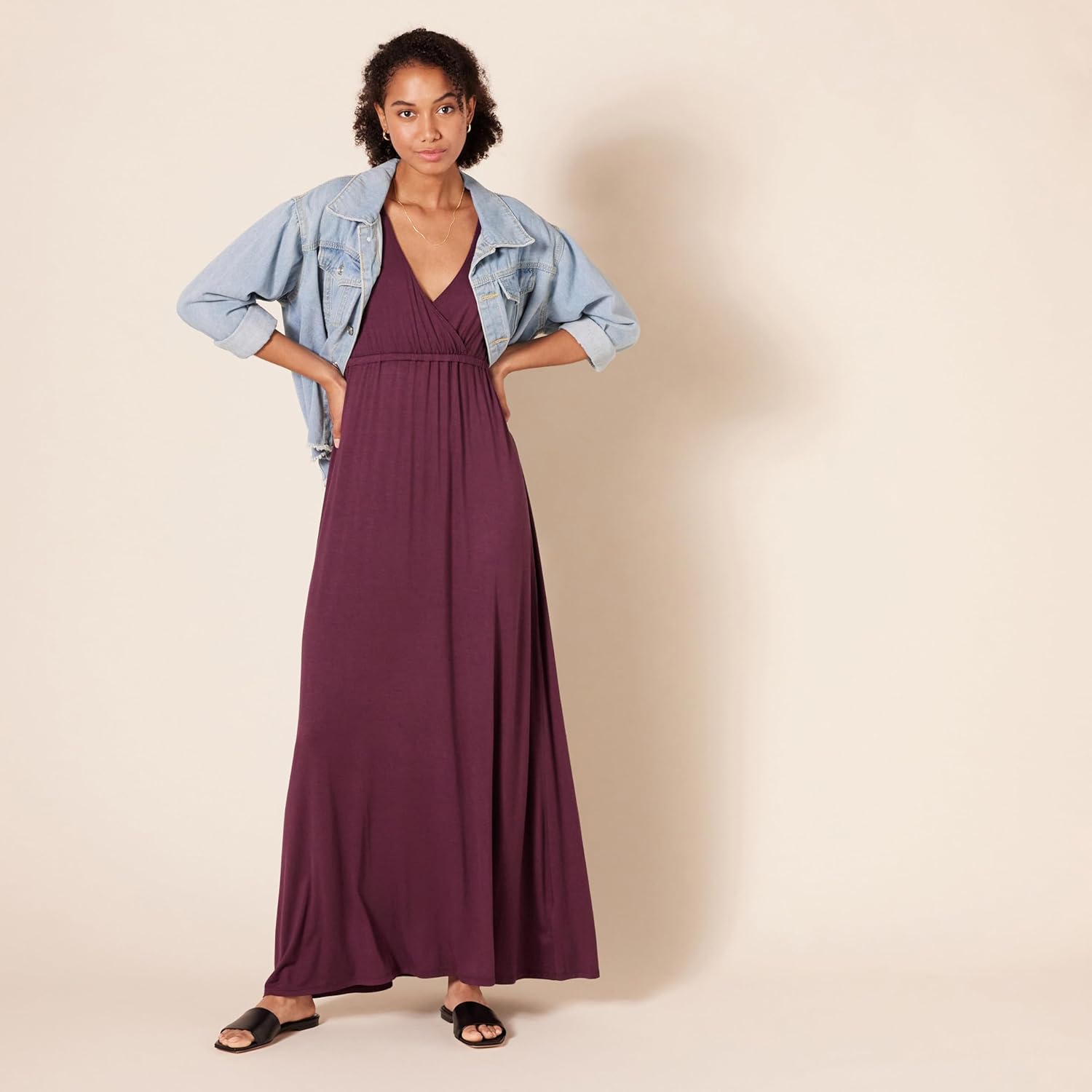Thumbnail 3 de Amazon Essentials tailliertes Maxikleid für Damen – Viskose-Stretch-Jersey, Burgunderrot, M (Übergröße verfügbar)