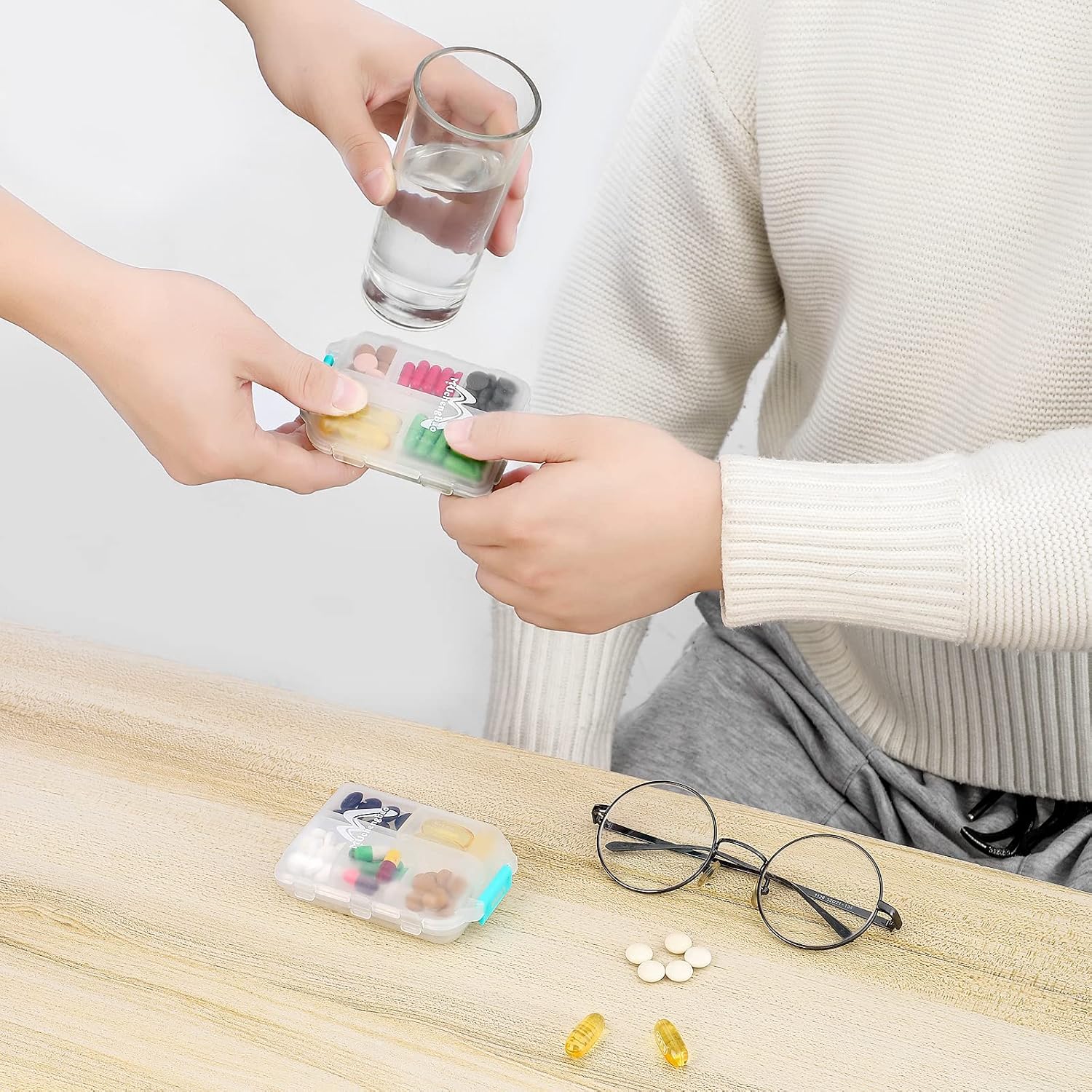 Detalle 2 de 4er Pack Tablettenbox 7 Tage – Pillendose mit 10 Fächern von Muchengbao (Weiß)