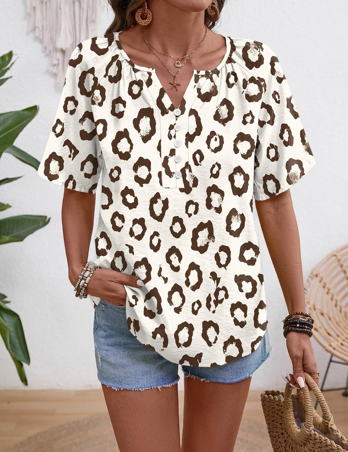 Detalle de Rapbin Women's V-Neck Cotton-Linen Blouse: Lightweight Boho Top for Everyday Wear