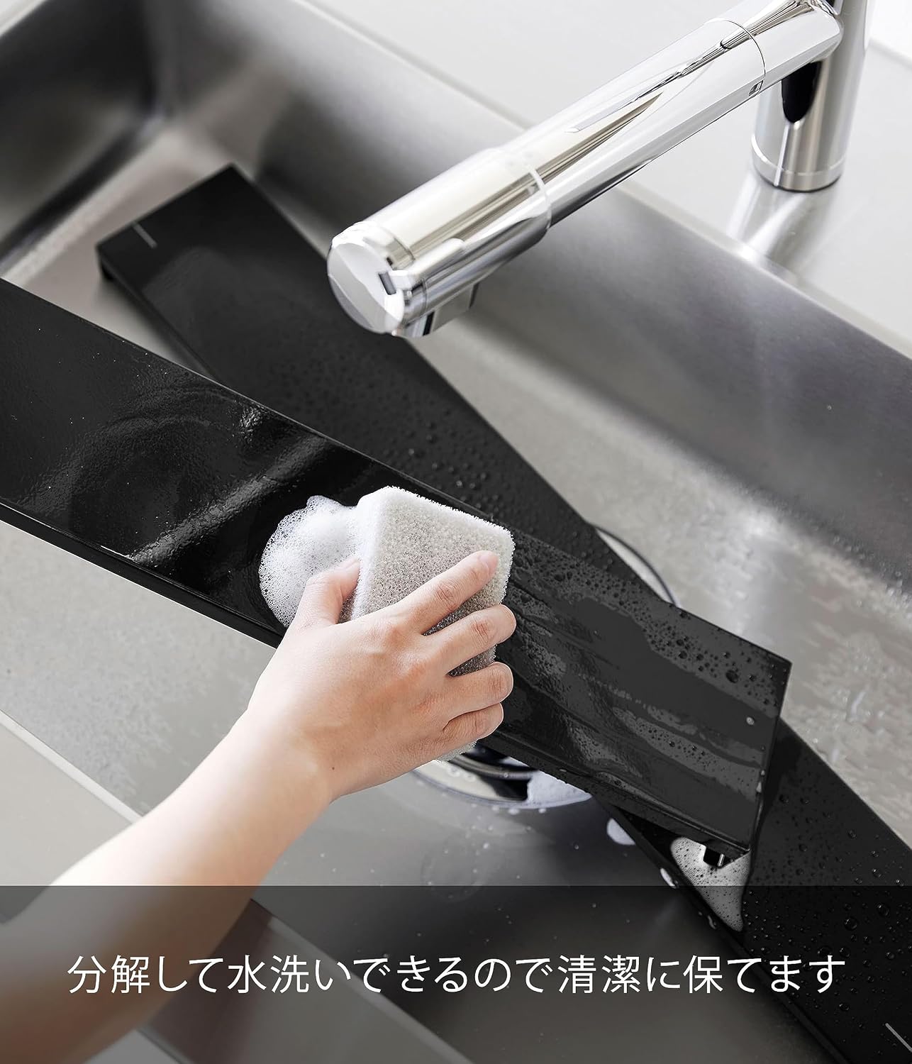 Detalle 2 de 山崎実業 tower 4563 奥行伸縮排気口カバー 60cmコンロ用 ブラック・分解して水洗い可能