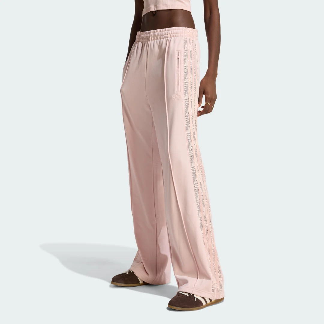 Detalle de Pantalón de deporte con encaje Firebird de Adidas – rosa
