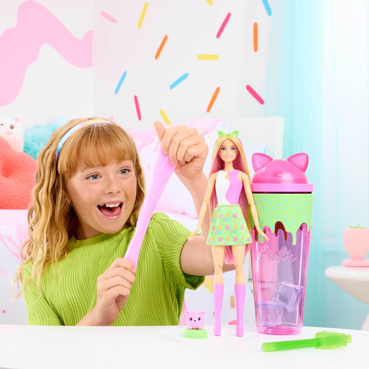Detalle 2 de Barbie Pop Reveal Batidos Conejito Brillante 🐰 Muñeca y Sorpresas